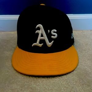 Oakland As hat. Green and yellow fitted hat size 6 7/8